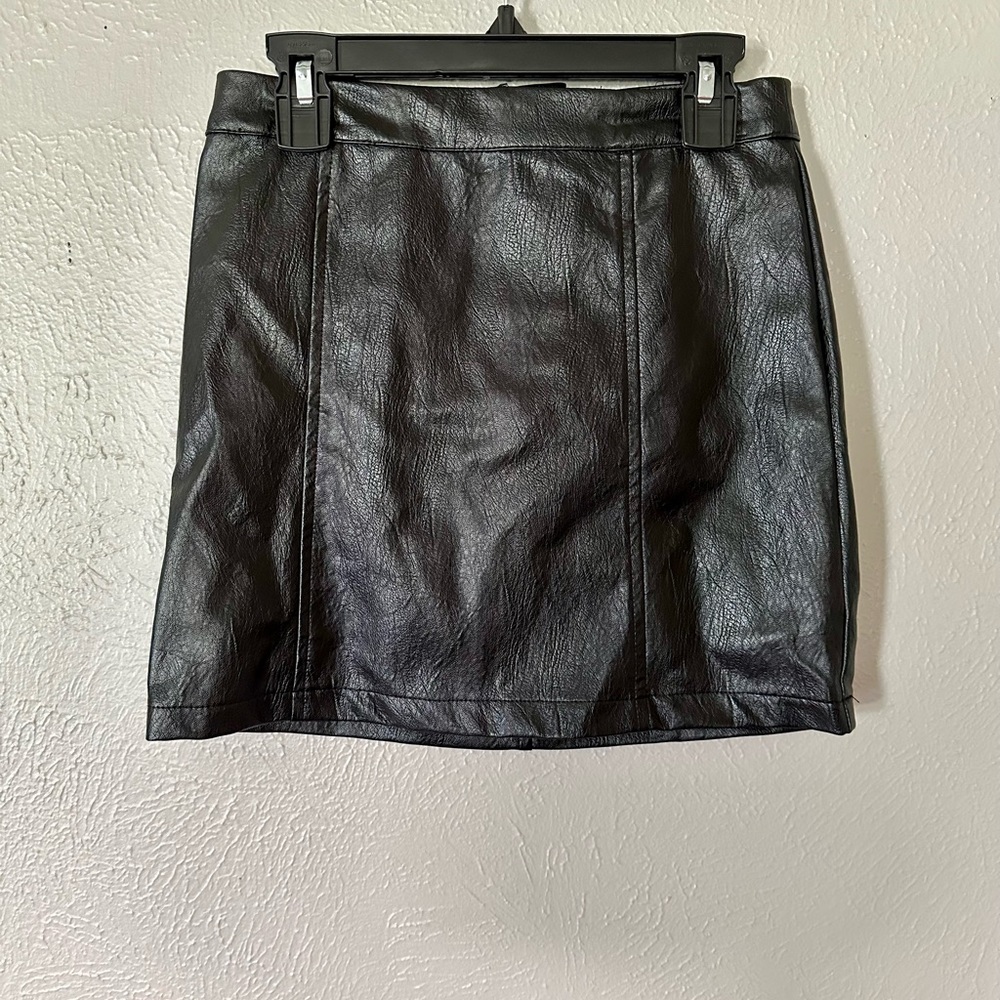 Girls faux leather skirt